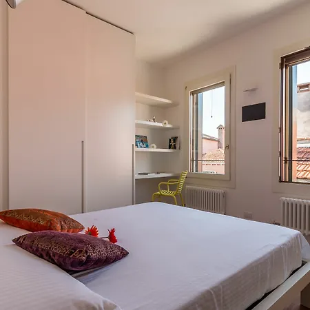 20 Windows On Apartmán Benátky